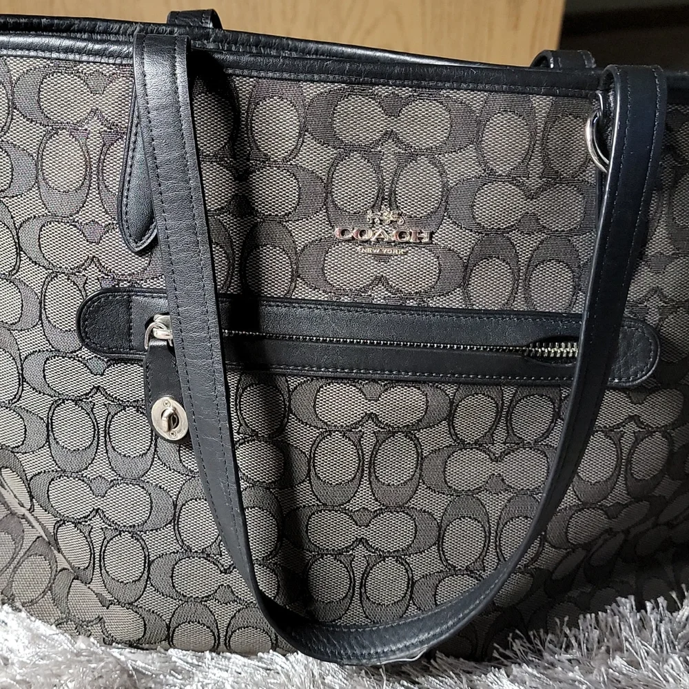 Authentic Coach bag - Picture 3 of 6